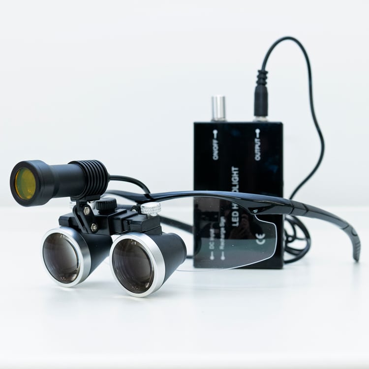 Pro Set Loupes and Light From Dental Accessories - Decisions in Dentistry